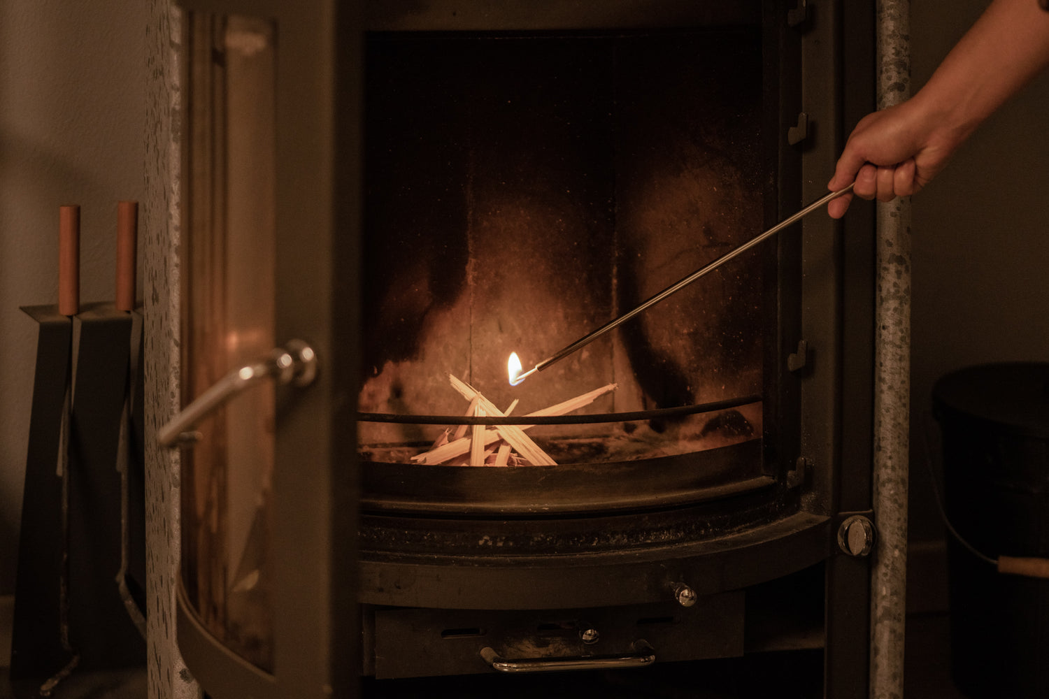 Gemütlichkeit entfachen: So zündest du deinen Kamin umweltfreundlich mit der Streichholzverlängerung keli kean® an