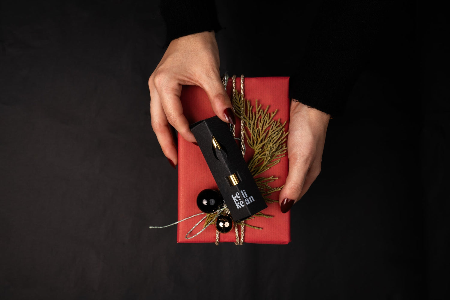 Woher kommt die Idee des Schenkens? Die Bedeutung von Gastgeschenken und Mitbringseln
